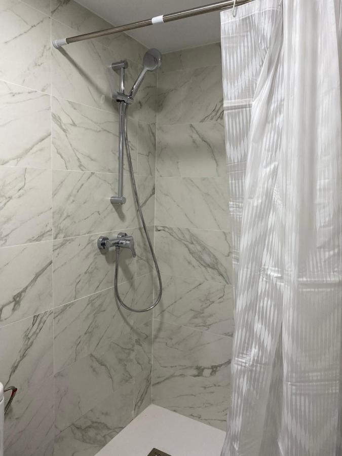 Aluche Aparment C Appartement Madrid Buitenkant foto